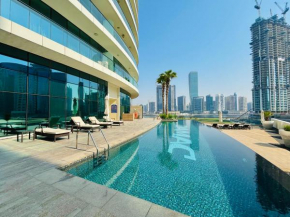 Stunning Studio with Infinity Pool , Canal View , Gym & Free Parking